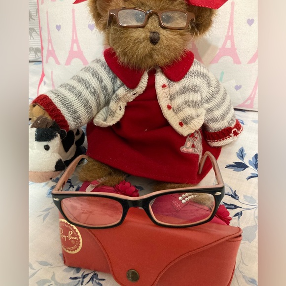 Ray-Ban Women’s Eyewear & red case - Picture 4 of 11